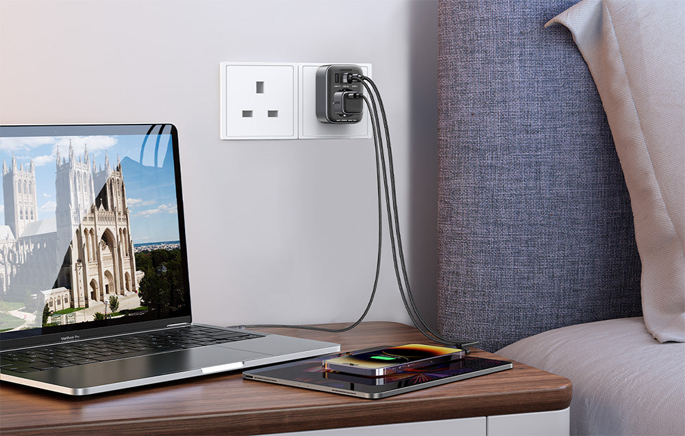 15261 / UGREEN - Outlet Extender Converter (1 AC Outlets+ 30W 2A1C) UK Socket and EU Plug