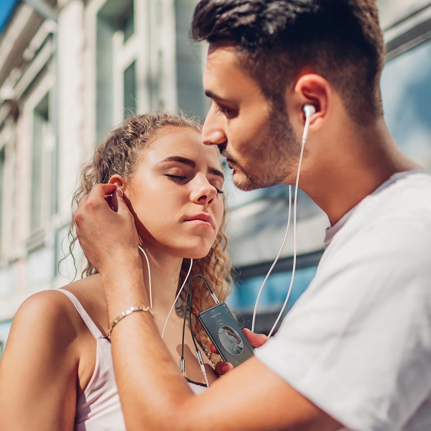 10532 / UGREEN Headphone Splitter 3.5mm Audio Stereo Y Splitter Aux Extension Cable Male to Female Dual Headphone Jack Adapter for Earphone