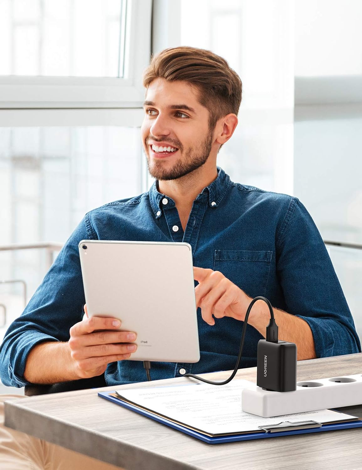 شاحن يو إس بي 10216 من يوجرين 36 وات بتقنية الشحن السريع 3.0 ومحول شاحن بمنفذين (أسود)/ 10216 شاحن يو إس بي 10216 من يوجرين 36 وات بتقنية الشحن السريع 3.0 ومحول شاحن بمنفذين (أسود)/ 10216